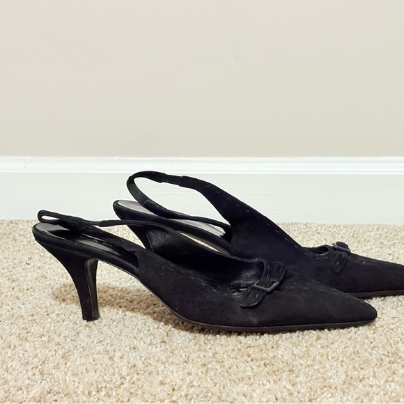 Black Heels with Pointed Toe and Sleek Design - Picture 5 of 8